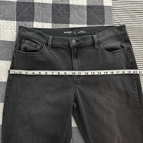 Old Navy Women’s Dark Gray Boyfriend Jeans - Picture 4 of 6
